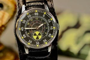 Orologio meccanico sovietico POBEDA "Truppe di radiazioni" con cinturino - Foto 1 di 24