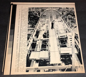 SPACE SHUTTLE 1981 COLUMBIA IM BAU ORIGINAL DRAHTFOTO - Bild 1 von 2