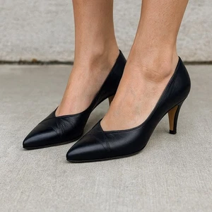 Salvatore Ferragamo Vintage Black Leather Kitten Heel Pumps Women’s 10B Classic - Picture 1 of 18