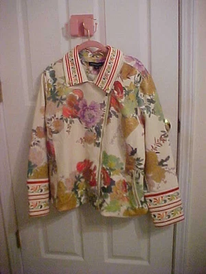 Jaqueta de Moto Colleen Lopez Bordada Couro Sintético Tamanho 1X Floral Creme - Imagem 1 de 4