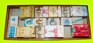 Konvolut Zigarettenpackungen China 1980er Jahre gerahmt als Bild - Bild 1 von 5