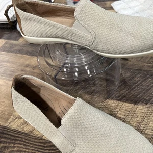 Lifestride size 11 in excellent condition. Very comfortable. - Picture 1 of 6