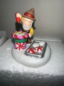 DEPARTMENT 56 NORTH POLE SPIN ART MASTER OOP 2013 - Bild 1 von 4