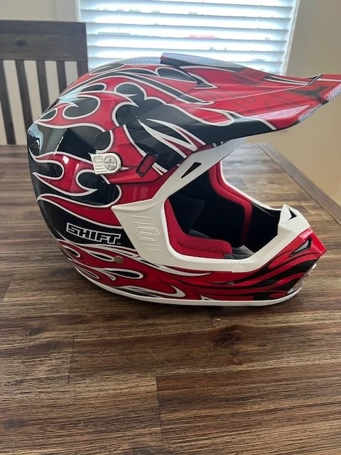 🔥 New! Shift MX Riot in Flames Helmet in Mens Large 59-60cm Brand New in Box🔥 - Imagem 1 de 4