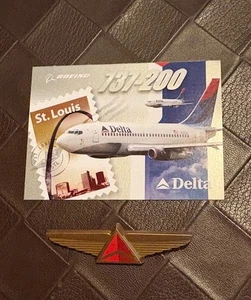 Delta Air Lines Boeing 737-200 Flugzeug Sammelkarte & Plastikflügel - Bild 1 von 2