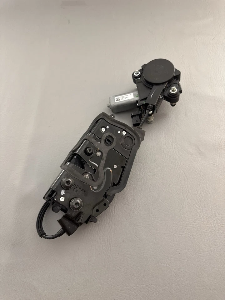 Lincoln Continental 2017-2020 pasajero derecho cerradura puerta delantera pestillo actuador OEM Foto 1 de 4