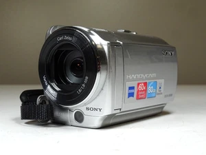 Videocámara digital compacta Sony Handycam DCR-SR68 80 GB HDD 60x zoom óptico - Imagen 1 de 15
