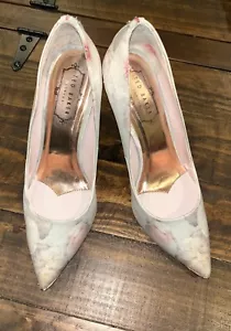 Ted Baker Kawaap Oriental Light Gray Floral Pump Heels Sz 37 US 6.5 - Picture 1 of 6