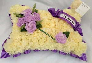 Cuscino Omaggio Seta Funerale Fiore Memoriale Composizione Artificiale Gran Mum - Foto 1 di 8