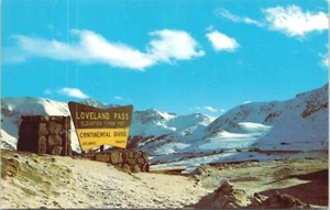 Loveland Pass, Continental Divide Schild am U.S. Highway 6 Colorado - Postkarte - Bild 1 von 2