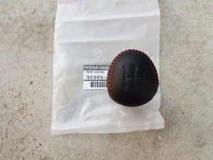 Nissan Z32 Fairlady shift knob red stitching NEW 300ZX 32865-VP100 - Picture 1 of 2