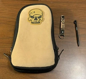 Disney - Piratas del Caribe - Sistema de juego/estuche de transporte de cámara - Buen estado 7" x 4" - Imagen 1 de 5