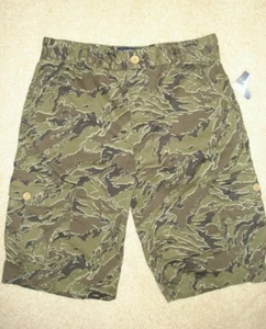 Lucky Brand Boys Camouflage Shorts Size 14,Green,Army,Zip,4 Pockets, XL, - Picture 1 of 6