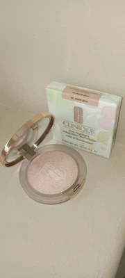 Iluminador sin peso Clinique True Highlighter #02 Starlit Glow nuevo en caja .28 oz Foto 1 de 3