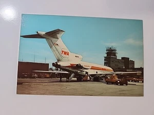 TWA Airlines 727 at Cleveland OH airport postcard - Picture 1 of 2