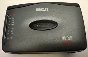 Reproductor de casete de radio AM/FM portátil RCA RP-1810 A plateado y negro usado probado - Imagen 1 de 6