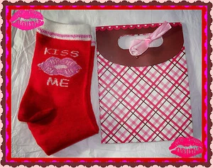 NUOVI CALZINI I LOVE YOU DONNA KISS ME LIPS ROSSO ROSA CON SACCHETTO REGALO VACANZA DOLCE LUV - Foto 1 di 4