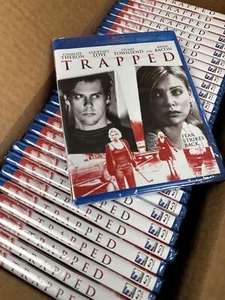 CASE OF 30 Trapped (Blu-ray, 2002) Wholesale LOT Thriller NEW - Foto 1 di 1