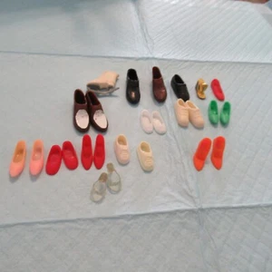 VINTAGE BARBIE ACCESSORIES CIRCA 1960'S LOT OF 10 PAIRS SHOES 6 SINGLES - Picture 1 of 5