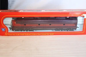 HO Scale IHC, E8A Diesel Locomotive, Chicago & Alton, Maroon, #1930 - Picture 1 of 4