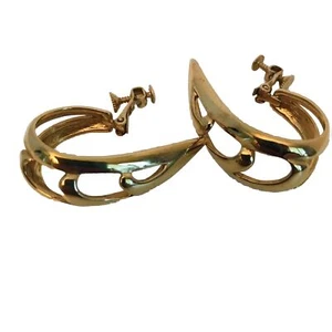 VINTAGE NAPIER GOLDTONE CUT OUT HOOP SCREW-ADJUSTABLE CLIP-ON EARRINGS J6455 - Picture 1 of 9