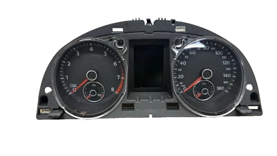 Velocímetro 2013 Volkswagen CC COR PRETO FABRICANTE DE EQUIPAMENTO ORIGINAL 3C8920981BX FUNCIONANDO TEM ARRANHÕES - Imagem 1 de 4