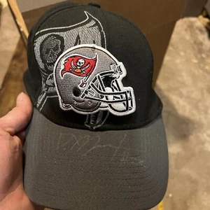 Mütze Tampa Bay Buccaneers Doug Martin handsigniert New Era Small-Medium Stretch - Bild 1 von 6