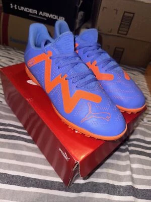 Botines de fútbol PUMA FUTURE Play TT Junior talla 5,5 azul juvenil/naranja Foto 1 de 4