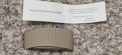 Cinturón Vineyard Vines Talla Mediana Color Caqui On The Go Preppy Educación Universitaria Foto 1 de 2