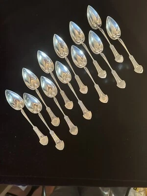 Juego de 12 cucharas de pomelo CORINTHIAN de Gorham para Tiffany & Co. c. 1871 usadas en excelente estado Foto 1 de 4