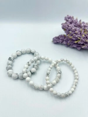 Weißer Howlith glatter runder Edelstein Perlen dehnbare Armbänder 6-8 Zoll Un... - Bild 1 von 4