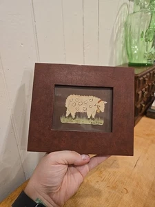 Handarbeit Schaf Papercraft Kunst gerahmt signiert G. Spin 1982 Lamm Wandbild Landhaus - Bild 1 von 6