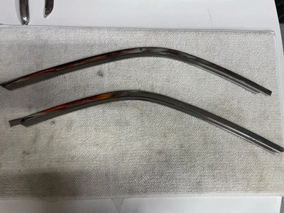 1960 - 1963 年福特猎鹰轿车四分之一窗上部装饰司机和乘客侧 — 第 1/4 张图片