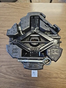 2018-2023 SUBARU CROSSTREK MALETERO EMERGENCIA REPUESTO RUEDA LLAVE GATO HERRAMIENTA OEM - Imagen 1 de 3