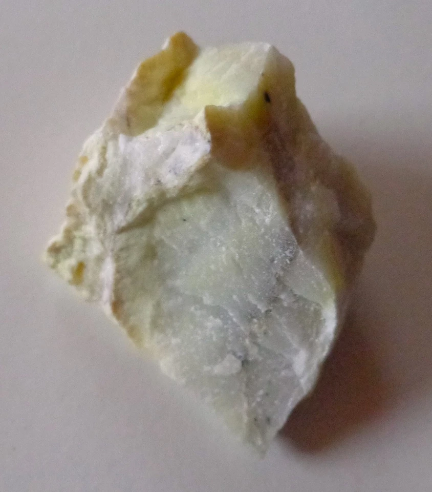 Serpentin gelbe Jade Rohstein  (V103)  Schau mal durch ! - Bild 1 von 1