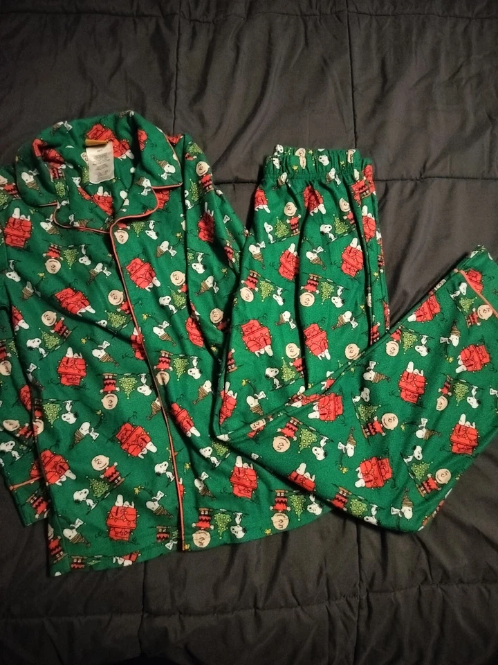 Conjunto de pijama para dormir con botones Peanuts Christmas Snoopy Charlie Brown para niños Foto 1 de 4