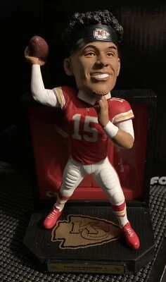 Patrick Mahomes Kansas City Chiefs Bobblehead con camiseta enmarcada y caja / ¡Hecho en 2021! Foto 1 de 2