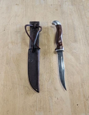 Cuchillo de caza Cutco con funda de cuero Foto 1 de 4