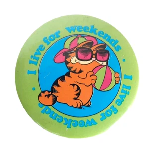 Garfield Button Pin I Live For Weekends Vintage 1978 Beach Fun Green Pinback - Bild 1 von 3