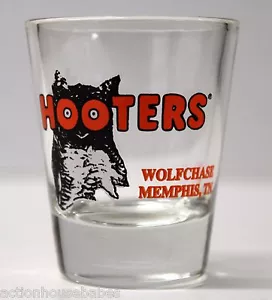 HOOTERS Shot WOLFCHASE MEMPHIS, TN (búho blanco y negro y letras naranjas) - Imagen 1 de 4