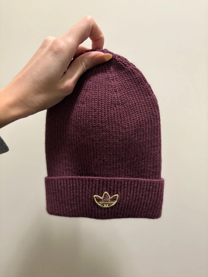 Gorro Reebok púrpura para mujer  Foto 1 de 1