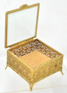 Joyero vintage de vidrio biselado y latón tapa perforada con bisagras 4"x4"x3" - Imagen 1 de 5
