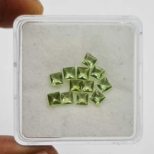 Natürlicher Peridot Quadratschliff Lose Edelstein Lot 12 Stck. 3-3,5 mm 2,5 CT - Bild 1 von 4