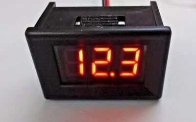 Voltímetro digital BBT 2 cables rojo LED 12 voltios push-in 1-1/4"   Foto 1 de 4