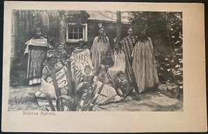 ROTORUA NEUSEELAND ~ ROTORUA EINGEBORENE ~ MĀORI STAMM ~ ANTIKE POSTKARTE - Bild 1 von 3