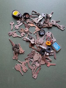 job lot automotive mostly old car keys vauxhall ford vw & unknown vehicles 75 - Picture 1 of 2