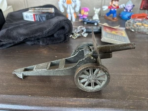 ๐ฅ๐ฅ Canon militare vintage dorato con ruote, metallo fuso 9" - Foto 1 di 4
