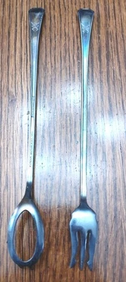 HOLMES & EDWARDS CENTURY OLIVE SPOON & FORK SET. - Image 1 of 4
