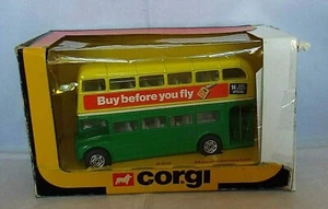 Autobús vintage Corgi 469 AEC Routemaster verde amarillo compra antes de volar libre de impuestos - Imagen 1 de 4