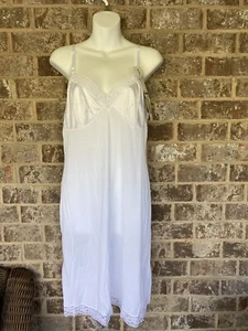 Vanity Fair Rosette Lace Full Slip 10103 Size 36 Length 22” New With Tags - Picture 1 of 9